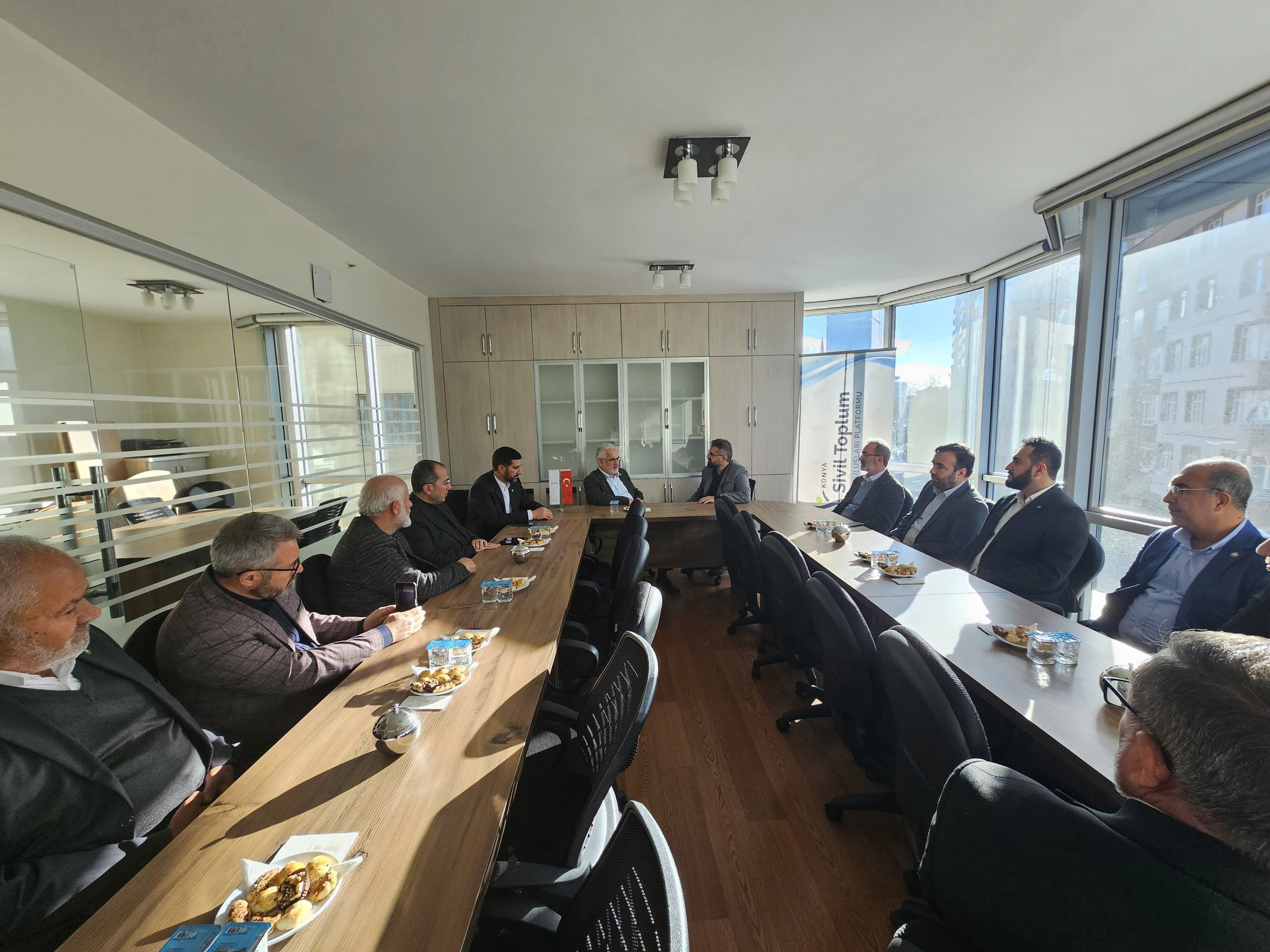 H&Uuml;DA PAR Genel Başkanı Zekeriya Yapıcıoğlu Konya Sivil Toplum Kuruluşları Platformu&rsquo;muza ziyarette bulundu || Konya STK Platformu