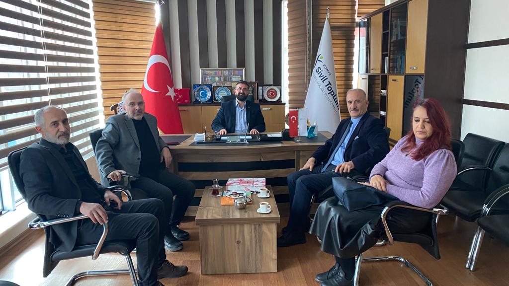 Selçuk Üniversitesi Yabancı Diller Meslek Yüksek Okulu Müdürü Prof. Ahmet Kazım Ürün, Müdür Yardımcıları Eda Bayrakçı ve Hasan Hüseyin Bakırcı, Konya STK Platformu Başkanı Adem Ceylan’a hayırlı olsun ziyaretinde bulundu. || Konya STK Platformu