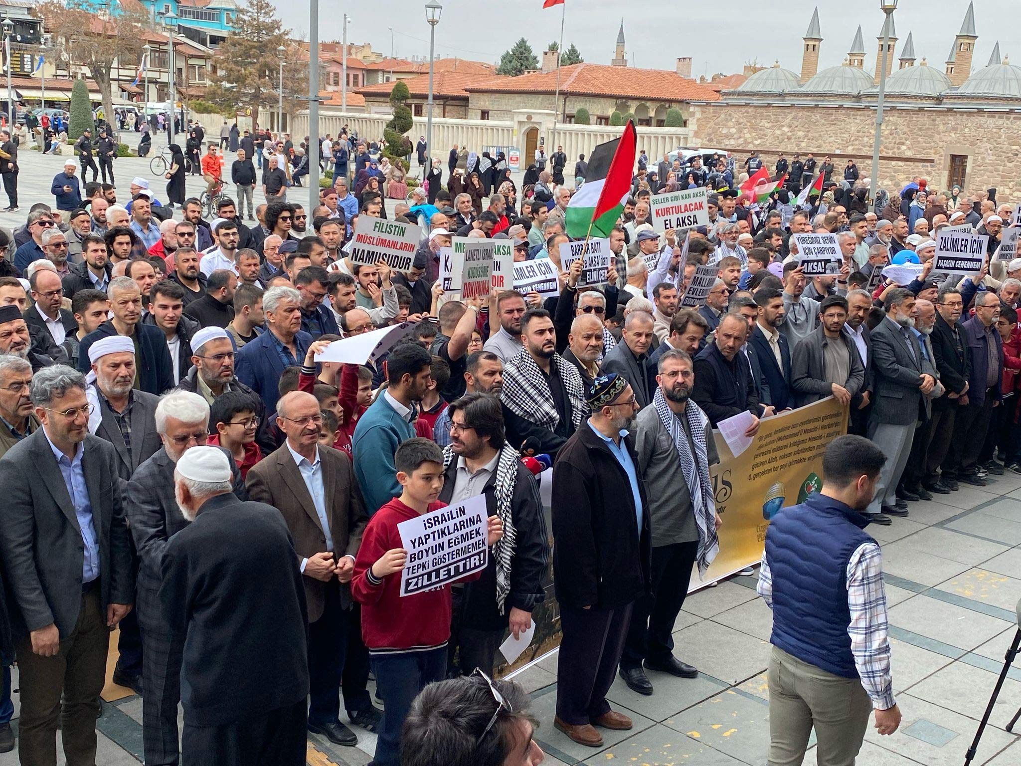 "Gazze İçin Sesini Yükselt" mitingi yoğun katılım gerçekleşti. || Konya STK Platformu