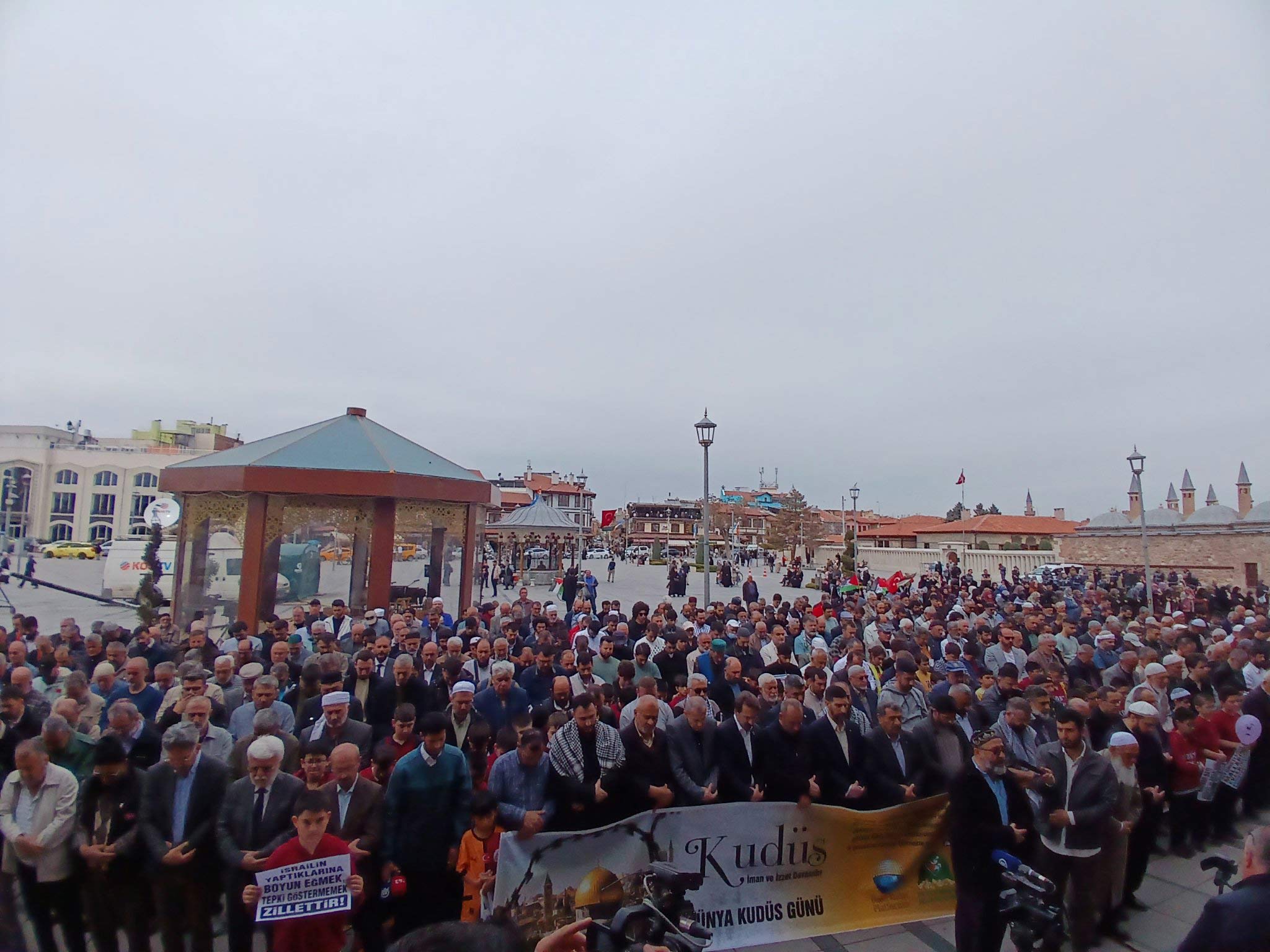 "Gazze İçin Sesini Yükselt" mitingi yoğun katılım gerçekleşti. || Konya STK Platformu