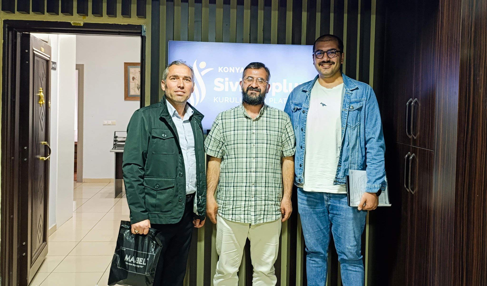  Ahıskalı G&ouml;n&uuml;ll&uuml; Eğitimciler Birliği Derneği (AHGEB) Başkan Yardımcısı Dr. Azad DEDEOĞLU ve Ahıskalı &ouml;ğrencilerden Turan Can SEFEROĞLU Konya Sivil Toplum Kuruluşları Platformu Başkanı Adem CEYLAN ile bir araya geldiler. || Konya STK Platformu