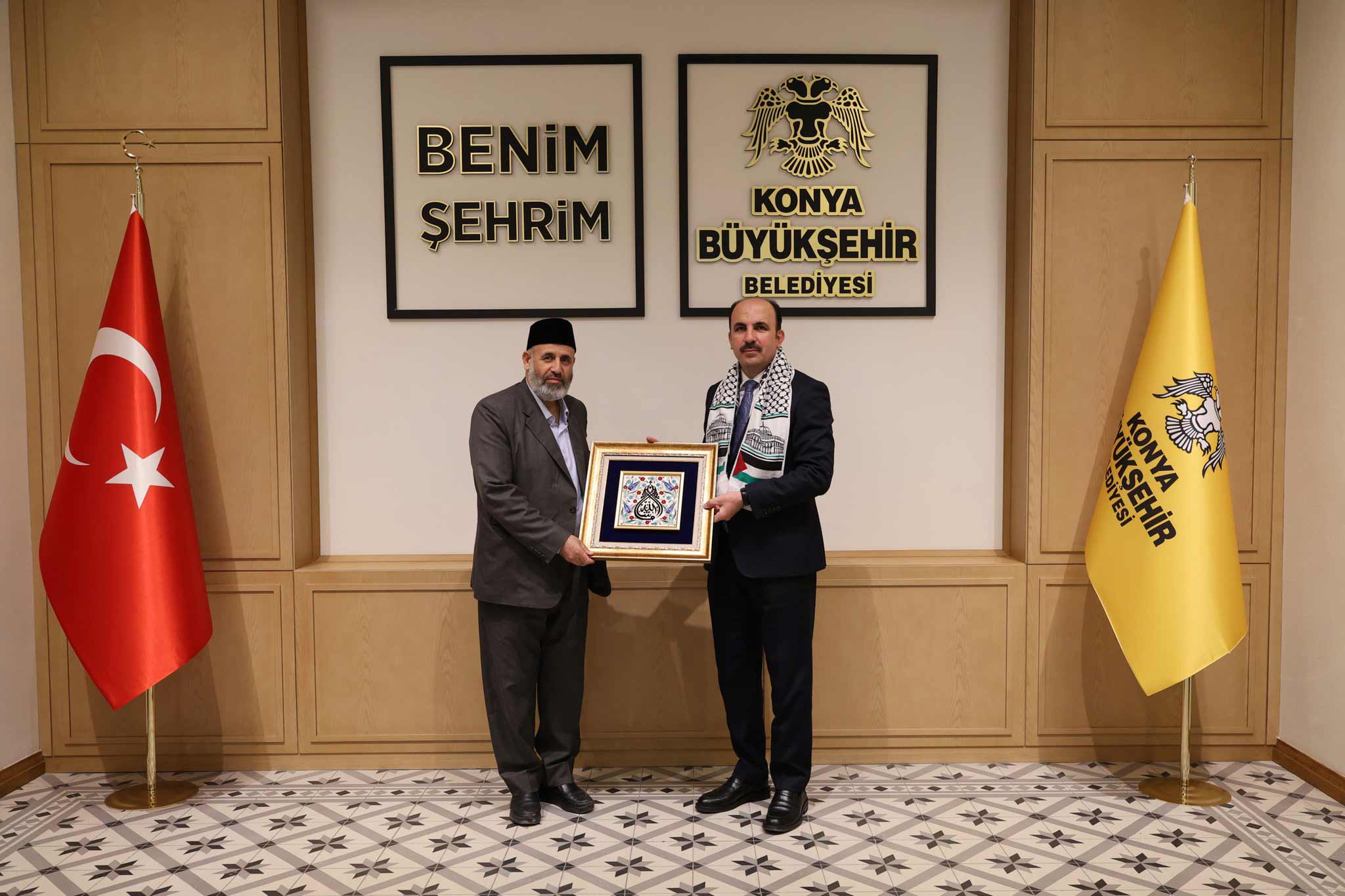 Filistin Alimler Birliği Başkanı Nevvaf Tekruri STK Platformu Başkanı Adem CEYLAN ile birlikte Konya B&uuml;y&uuml;kşehir Belediye Başkanı Uğur İbrahim ALTAY'ı ziyaret etti. || Konya STK Platformu