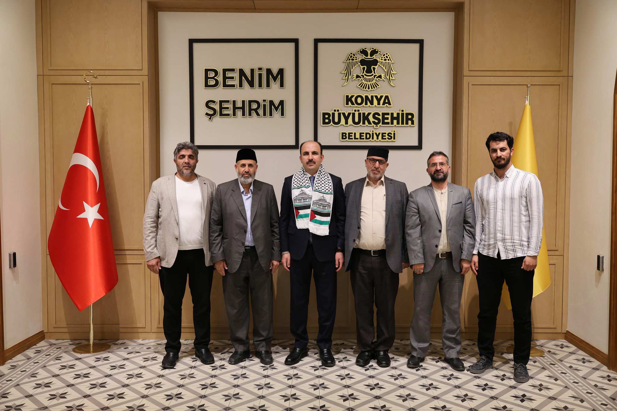 Filistin Alimler Birliği Başkanı Nevvaf Tekruri STK Platformu Başkanı Adem CEYLAN ile birlikte Konya Büyükşehir Belediye Başkanı Uğur İbrahim ALTAY'ı ziyaret etti. || Konya STK Platformu